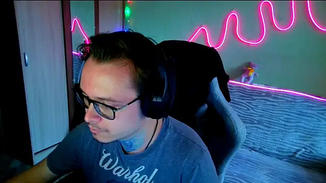 MeLanXolik online show from 05-24-26, 10:37