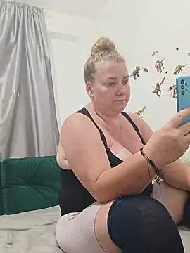 Snapshot of JuliaBestX chatting on 06-24-26, 08:17 JuliaBestX online show from 06-24-26, 08:17