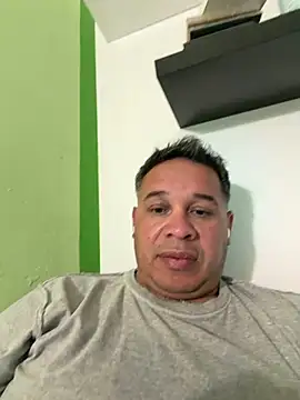 eduardba82 online show from 05-12-26, 09:43