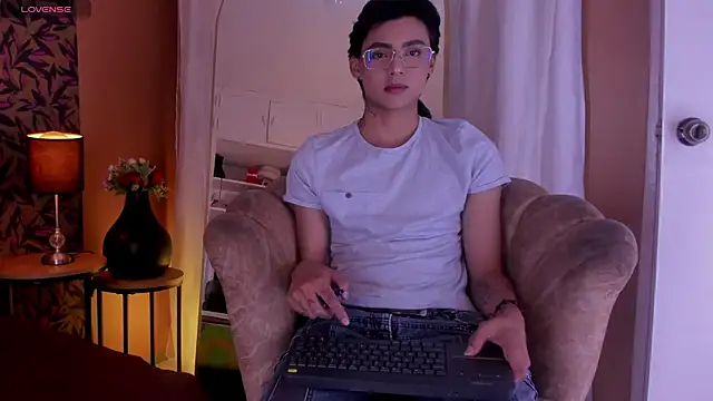 Snapshot of tian_sex chatting on 06-20-26, 08:47 tian sex online show from 06-20-26, 08:47