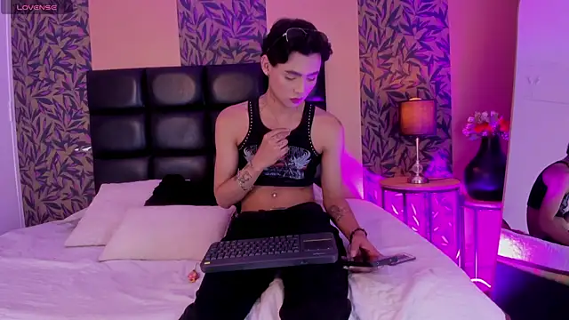 Snapshot of tian_sex chatting on 06-18-26, 10:48 tian sex online show from 06-18-26, 10:48