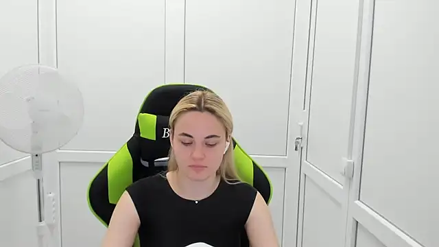 Emma starrs  online show from 06-26-26, 09:48