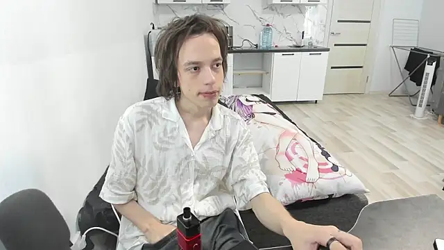 Nolan Sagee online show from 06-14-26, 07:20