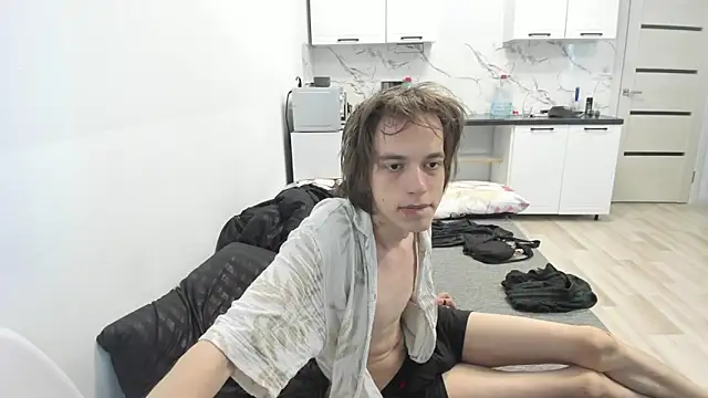 Nolan Sagee online show from 07-04-26, 10:21