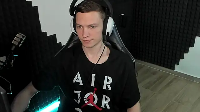 More than friend online show from 06-11-26, 09:34