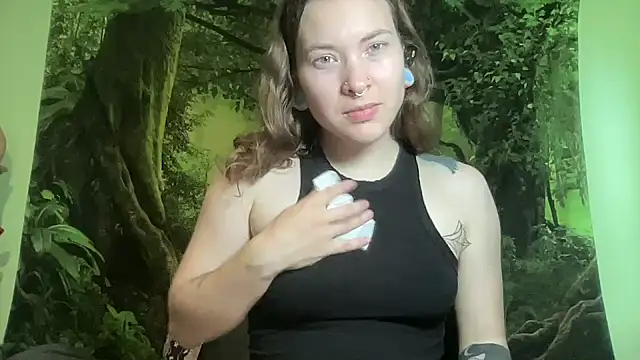 Snapshot of mo0ngoddess chatting on 07-20-26, 01:35 mo0ngoddess online show from 07-20-26, 01:35