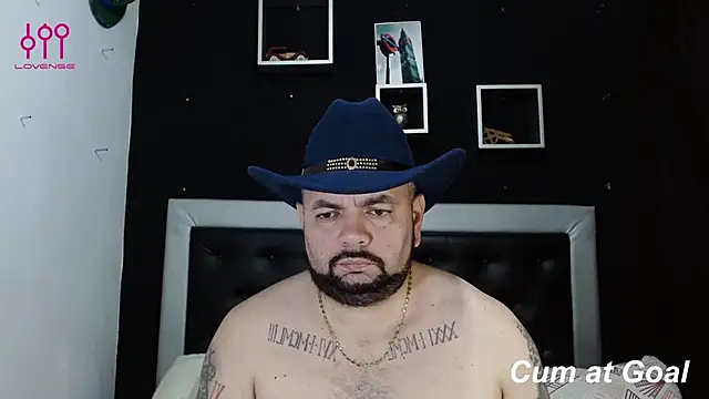 Snapshot of perverseveteranmanxxx chatting on 02-21-25, 01:22 perverseveteranmanxxx online show from 02-21-25, 01:22