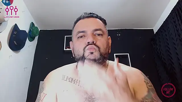 Snapshot of perverseveteranmanxxx chatting on 03-15-25, 06:32 perverseveteranmanxxx online show from 03-15-25, 06:32