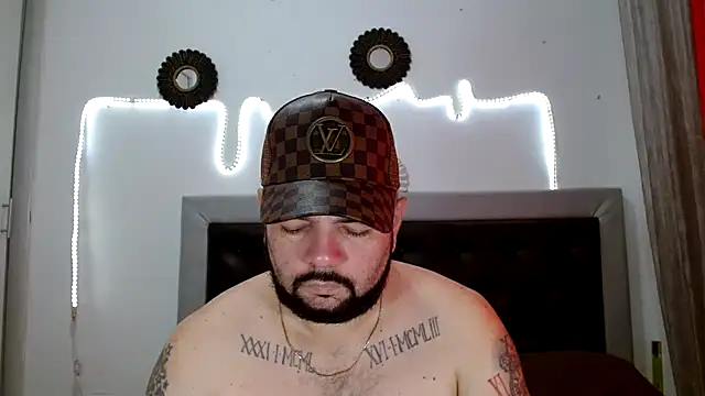 Snapshot of perverseveteranmanxxx chatting on 09-20-25, 01:49 perverseveteranmanxxx online show from 09-20-25, 01:49