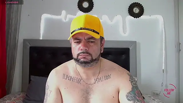 Snapshot of perverseveteranmanxxx chatting on 10-21-25, 03:55 perverseveteranmanxxx online show from 10-21-25, 03:55