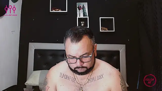 Snapshot of perverseveteranmanxxx chatting on 03-06-25, 07:43 perverseveteranmanxxx online show from 03-06-25, 07:43