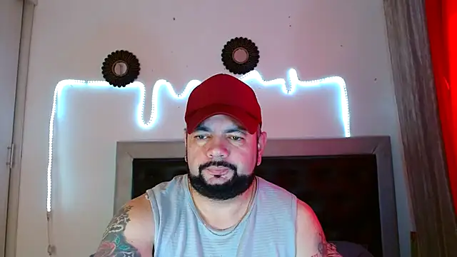 Snapshot of perverseveteranmanxxx chatting on 10-01-25, 02:10 perverseveteranmanxxx online show from 10-01-25, 02:10