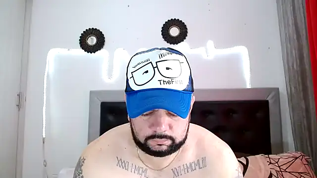 Snapshot of perverseveteranmanxxx chatting on 10-08-25, 02:40 perverseveteranmanxxx online show from 10-08-25, 02:40