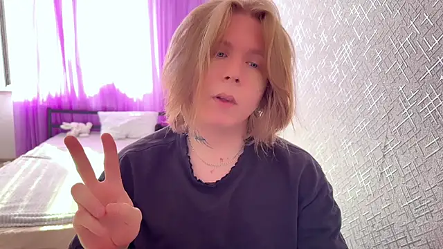 Snapshot of Hirtay chatting on 06-27-26, 02:01 Hirtay online show from 06-27-26, 02:01