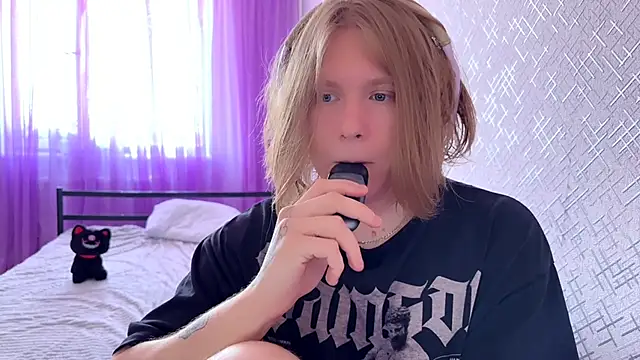 Snapshot of Hirtay chatting on 06-18-26, 08:24 Hirtay online show from 06-18-26, 08:24