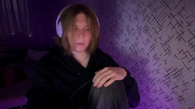Snapshot of Hirtay chatting on 06-13-26, 05:55 Hirtay online show from 06-13-26, 05:55