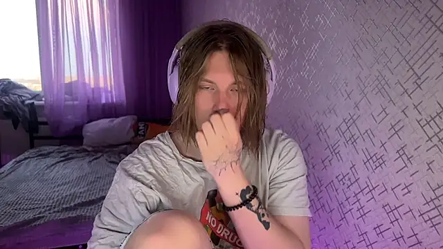 Snapshot of Hirtay chatting on 06-08-26, 01:28 Hirtay online show from 06-08-26, 01:28