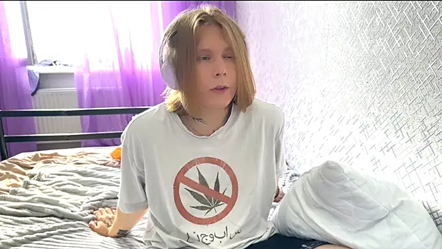 Snapshot of Hirtay chatting on 06-16-26, 01:33 Hirtay online show from 06-16-26, 01:33