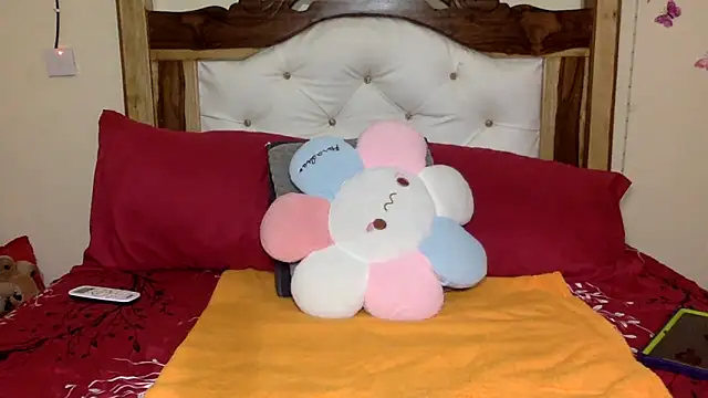 creamyamber online show from 04-22-26, 08:37