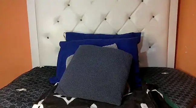 Snapshot of creamyamber chatting on 01-05-25, 02:06 creamyamber online show from 01-05-25, 02:06
