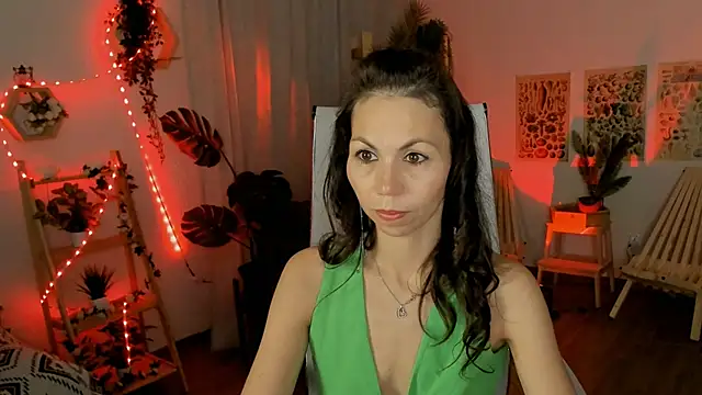 TrasyMorris online show from 06-12-26, 04:27
