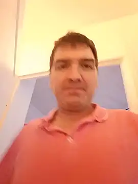 Snapshot of oncle33 chatting on 06-04-26, 06:23 oncle33 online show from 06-04-26, 06:23