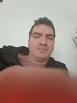 Snapshot of oncle33 chatting on 05-18-26, 05:29 oncle33 online show from 05-18-26, 05:29