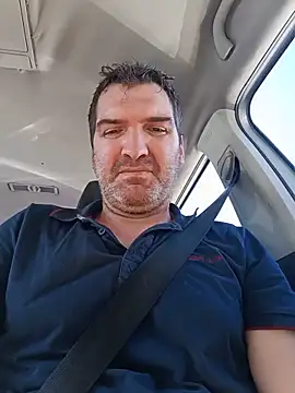 Snapshot of oncle33 chatting on 05-26-26, 04:27 oncle33 online show from 05-26-26, 04:27