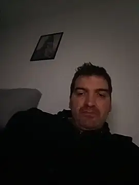 Snapshot of oncle33 chatting on 05-15-26, 09:02 oncle33 online show from 05-15-26, 09:02