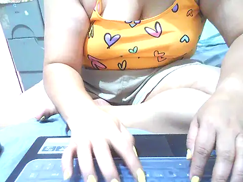 Snapshot of xsweetlover69x chatting on 06-17-26, 06:24 xsweetlover69x online show from 06-17-26, 06:24
