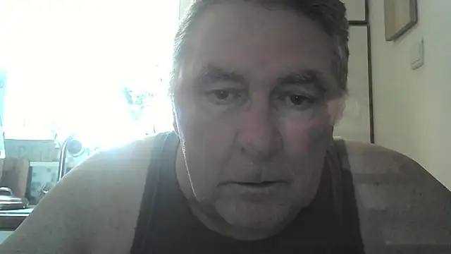 Snapshot of edje59a chatting on 07-06-26, 07:04 edje59a online show from 07-06-26, 07:04