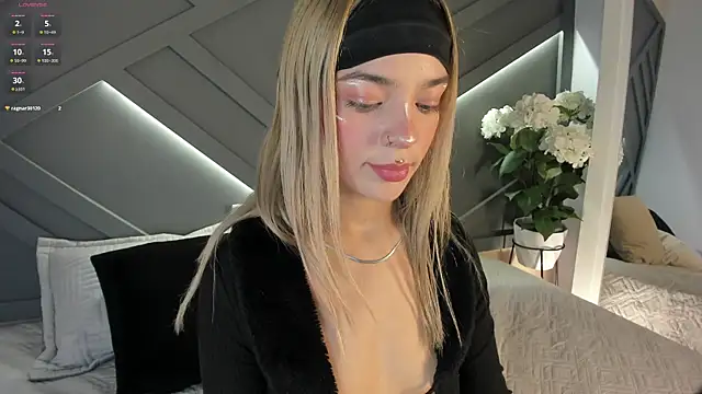 akemi   online show from 07-02-26, 03:23