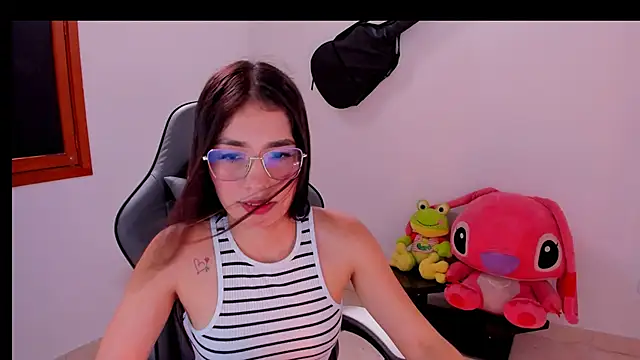 Scarleth Ferrec online show from 05-20-26, 06:49