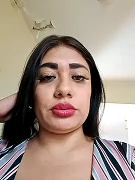 Snapshot of Amina--789 chatting on 07-17-26, 07:44 Amina--789 online show from 07-17-26, 07:44