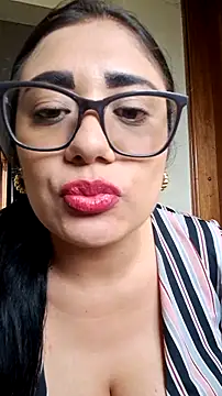 Snapshot of Amina--789 chatting on 06-30-26, 07:36 Amina--789 online show from 06-30-26, 07:36