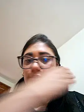 Snapshot of Amina--789 chatting on 06-19-26, 07:30 Amina--789 online show from 06-19-26, 07:30
