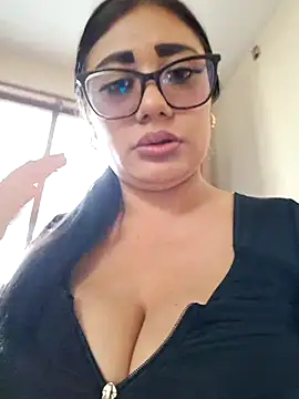 Snapshot of Amina--789 chatting on 07-16-26, 07:11 Amina--789 online show from 07-16-26, 07:11