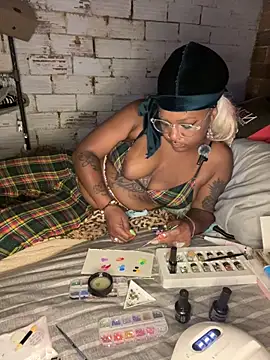 angelbby  online show from 06-18-26, 06:34