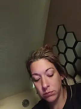 missbellastar online show from 05-18-26, 08:24
