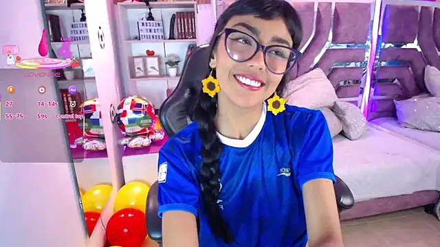 Snapshot of Violett_Gardenn chatting on 06-15-26, 11:21 Violett Gardenn online show from 06-15-26, 11:21