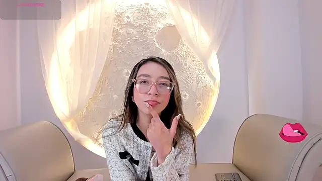 HannaCarttier  online show from 06-16-26, 12:27
