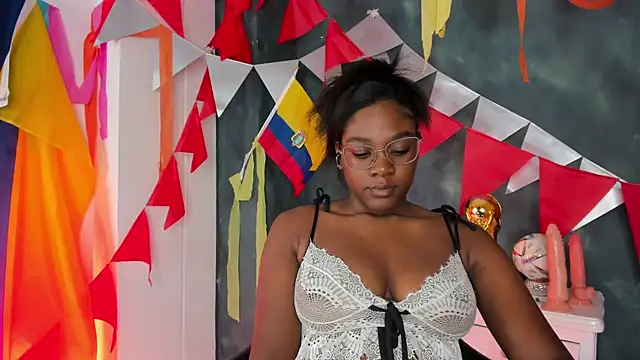 Snapshot of Beautyebony_ chatting on 06-26-26, 12:00 Beautyebony online show from 06-26-26, 12:00
