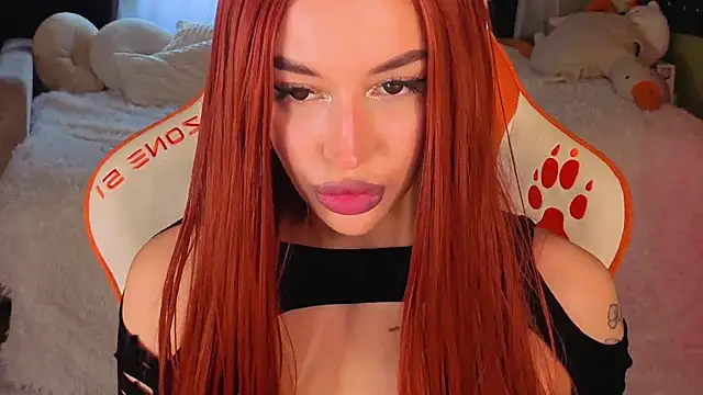 Snapshot of Regina_Amour chatting on 06-28-26, 01:17 Regina Amour online show from 06-28-26, 01:17