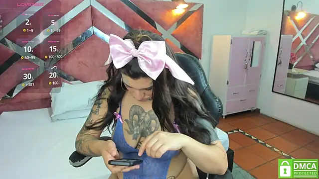 MiaInk  online show from 06-11-26, 07:22