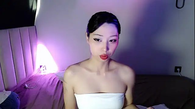 Snapshot of neverstoplovingme chatting on 05-28-26, 03:36 neverstoplovingme online show from 05-28-26, 03:36