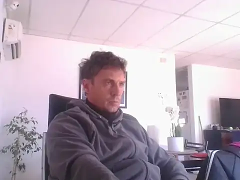 sebasevi online show from 05-18-26, 01:49
