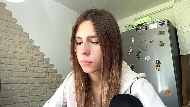 Snapshot of ZaraGuyette chatting on 05-29-26, 12:11 ZaraGuyette online show from 05-29-26, 12:11