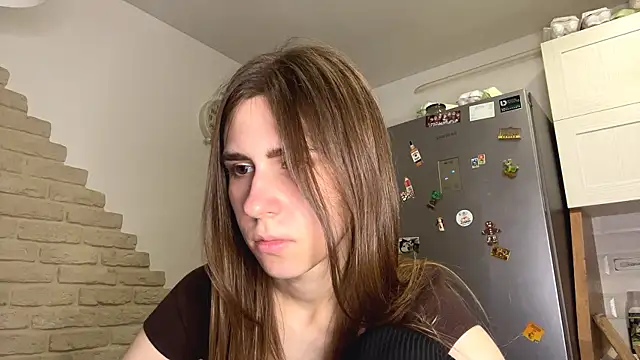 Snapshot of ZaraGuyette chatting on 05-17-26, 11:05 ZaraGuyette online show from 05-17-26, 11:05