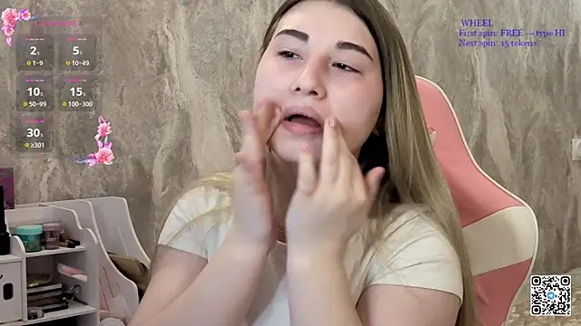 Snapshot of softiekitty chatting on 05-17-26, 04:07 softiekitty online show from 05-17-26, 04:07