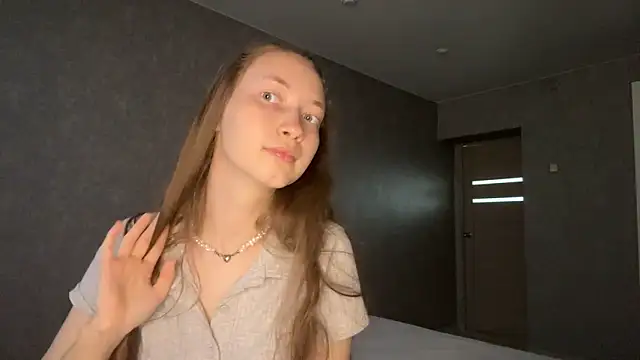 Emily Mur  online show from 05-18-26, 07:02